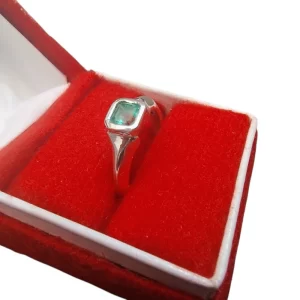Anillo de esmeralda