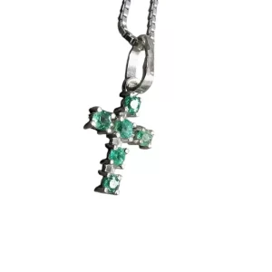 Cadena de plata con esmeraldas naturales estilo veneciana .