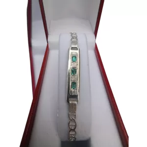 Pulsera elaborada en plata 925 decorada con tres esmeraldas naturales.