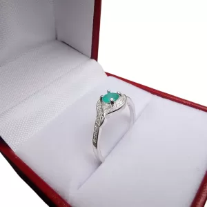 Anillo de plata talla 5 con microcircones y esmeralda natural