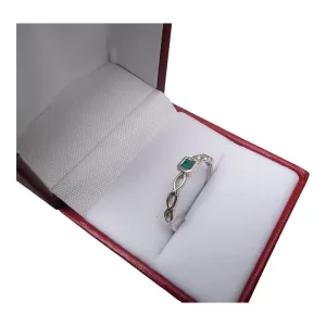 Anillo de esmeralda cuadrada para mujer