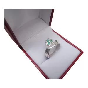 Anillo en plata  con tres esmeraldas para mujer