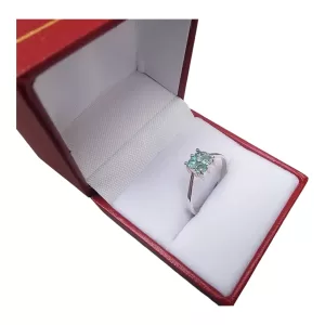 Anillo de plata con cuatro esmeraldas naturales
